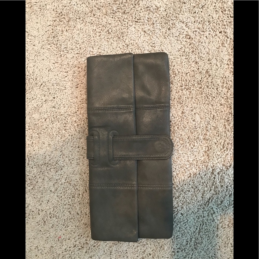 Gray clutch